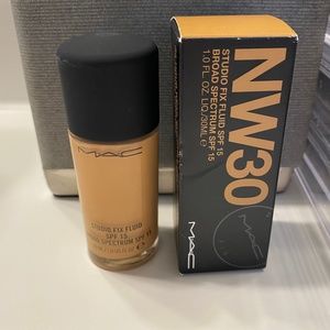 Mac Studio Fix fluid SPF 15 NW30